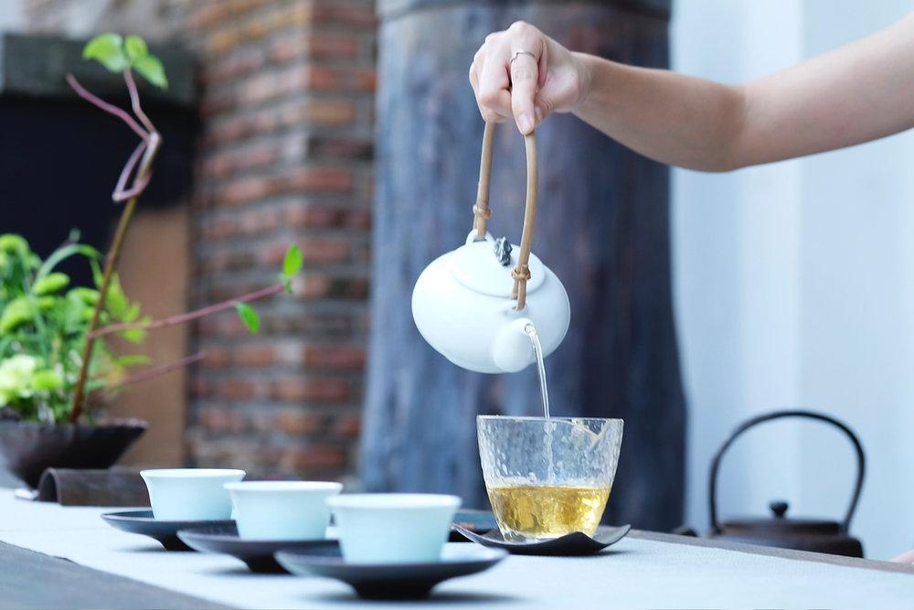 沉香茶的十大功效与禁忌及正确饮用方法详解